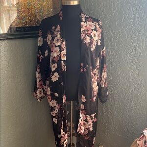 Do Everything in Love Black Floral Kimono